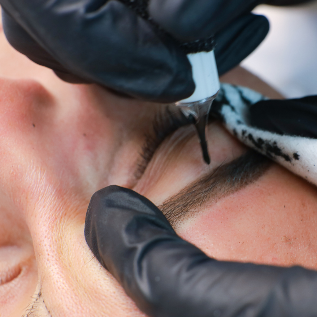 Fases de la micropigmentación de cejas